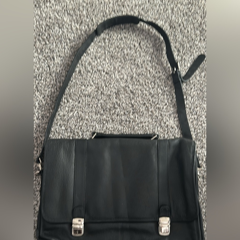 Vintage Wilsons Leather Black Messenger Laptop Crossbody Bag Briefcase